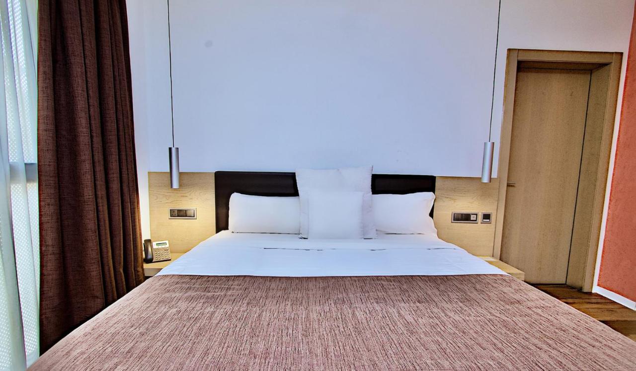 Sv Chrome Hotel Абуджа Екстериор снимка