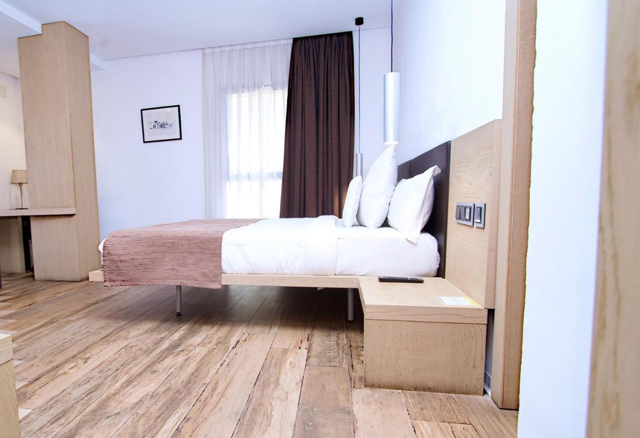 Sv Chrome Hotel Абуджа Екстериор снимка