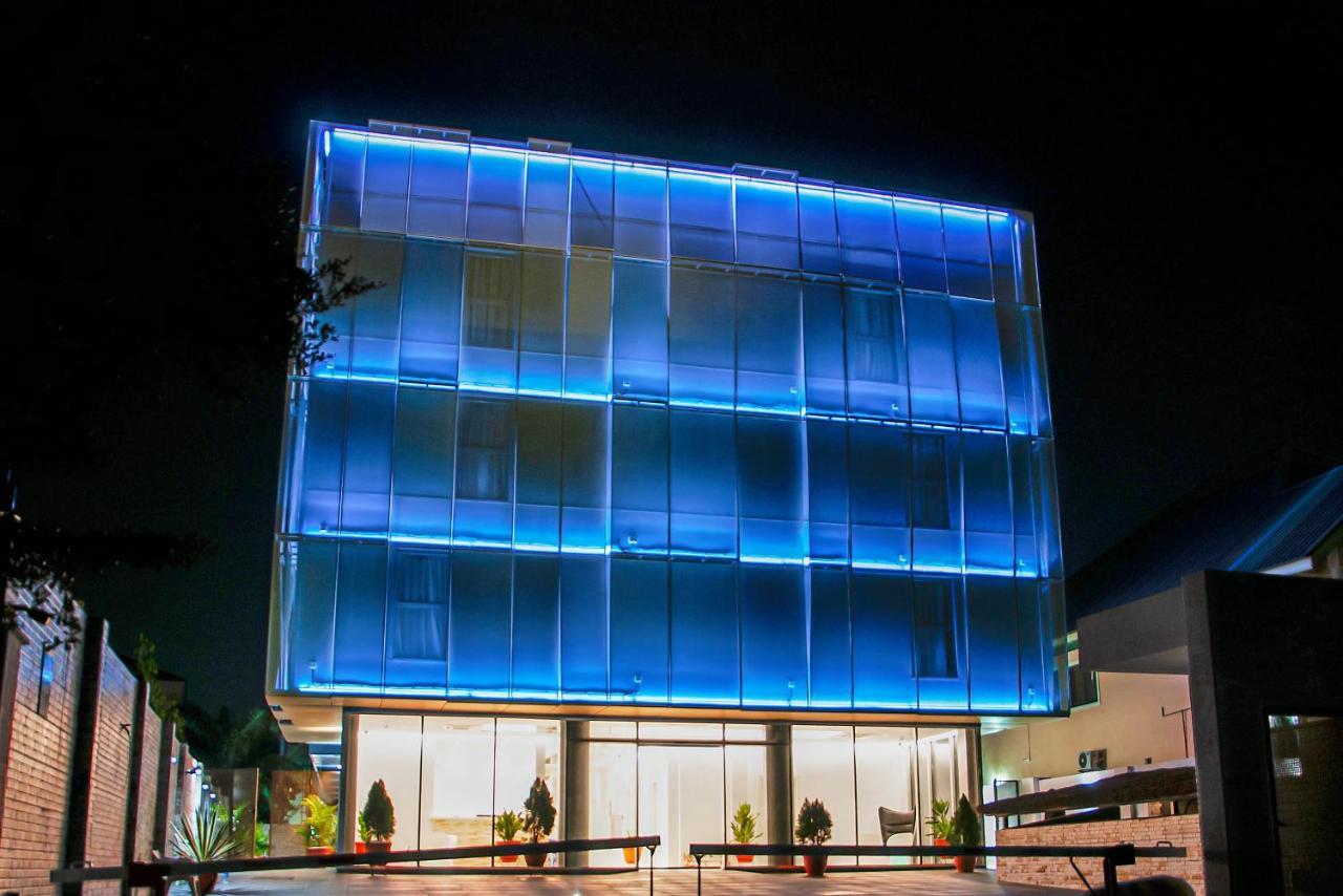 Sv Chrome Hotel Абуджа Екстериор снимка