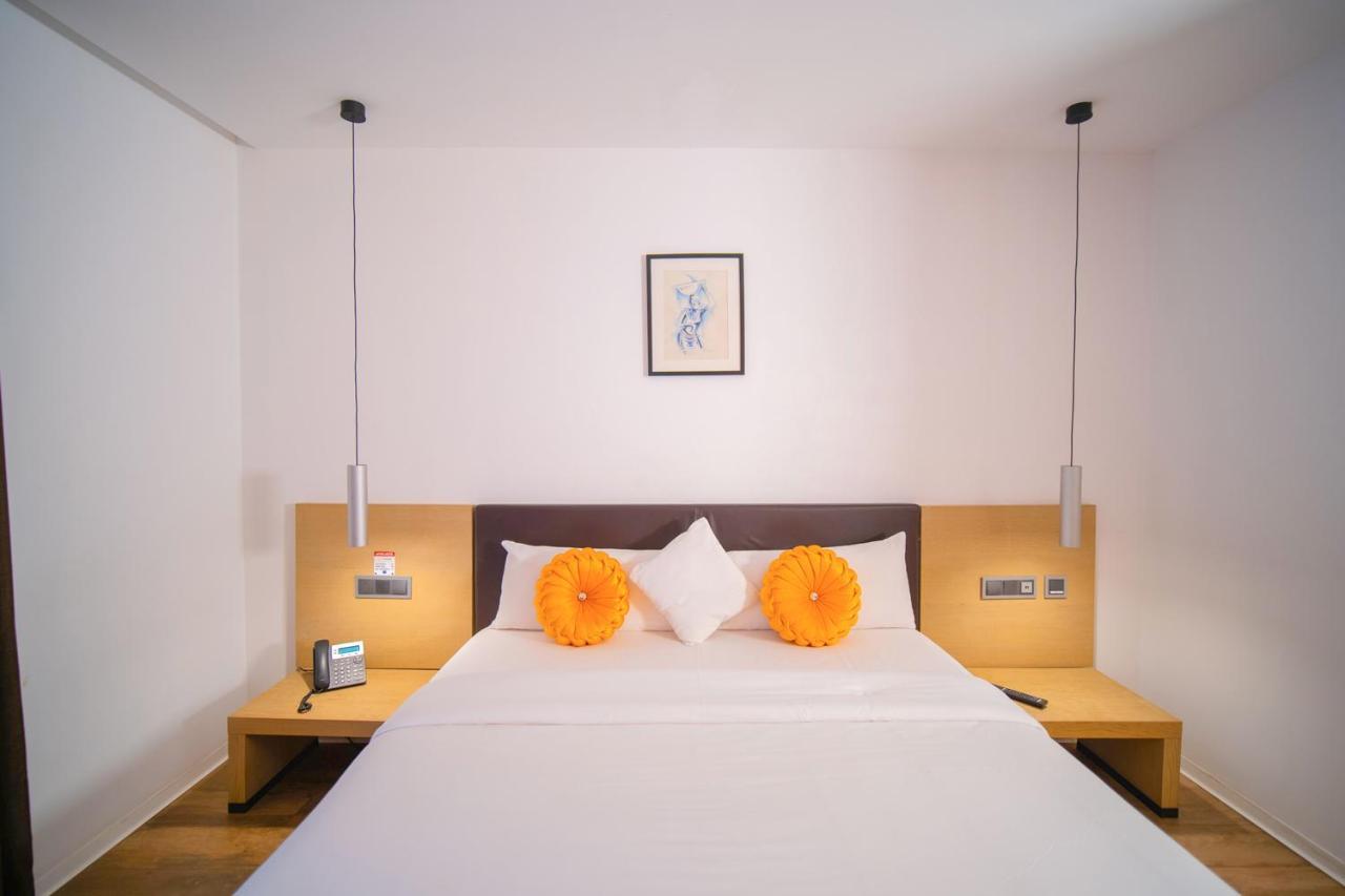 Sv Chrome Hotel Абуджа Екстериор снимка
