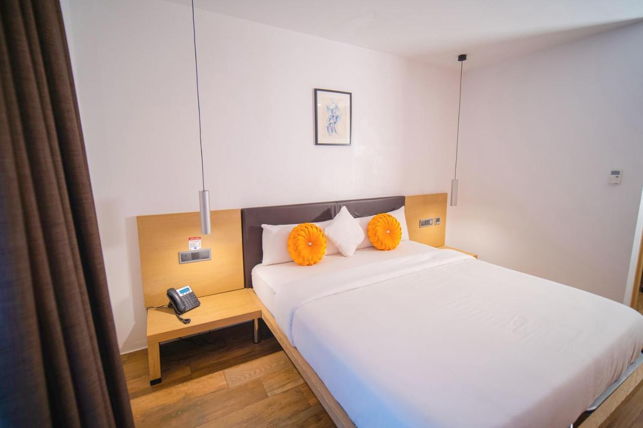Sv Chrome Hotel Абуджа Екстериор снимка