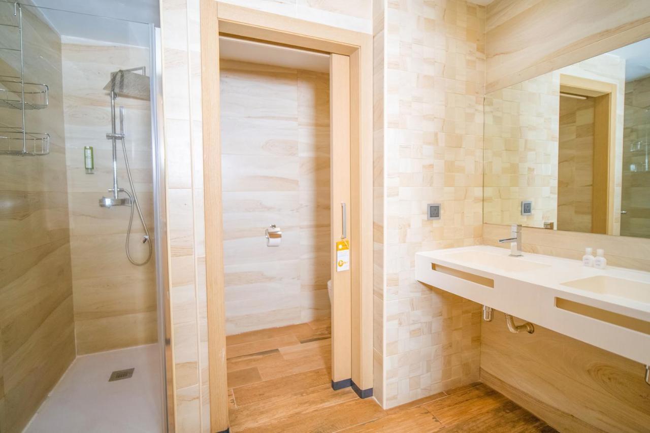 Sv Chrome Hotel Абуджа Екстериор снимка