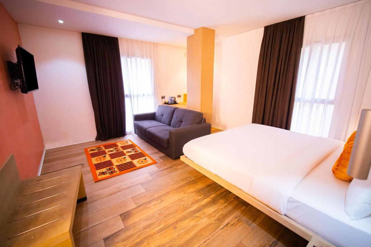 Sv Chrome Hotel Абуджа Екстериор снимка
