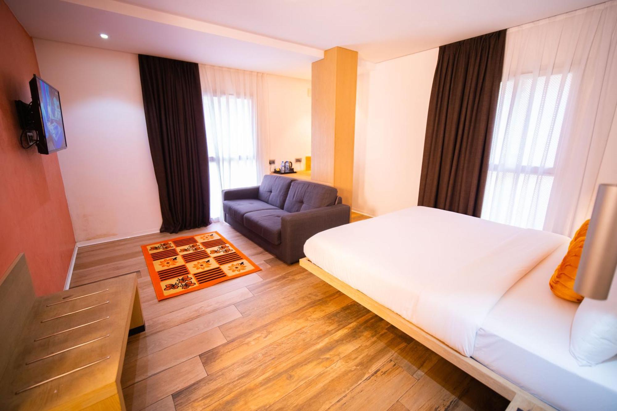 Sv Chrome Hotel Абуджа Екстериор снимка