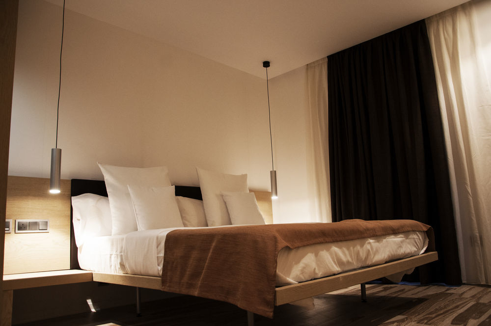 Sv Chrome Hotel Абуджа Екстериор снимка