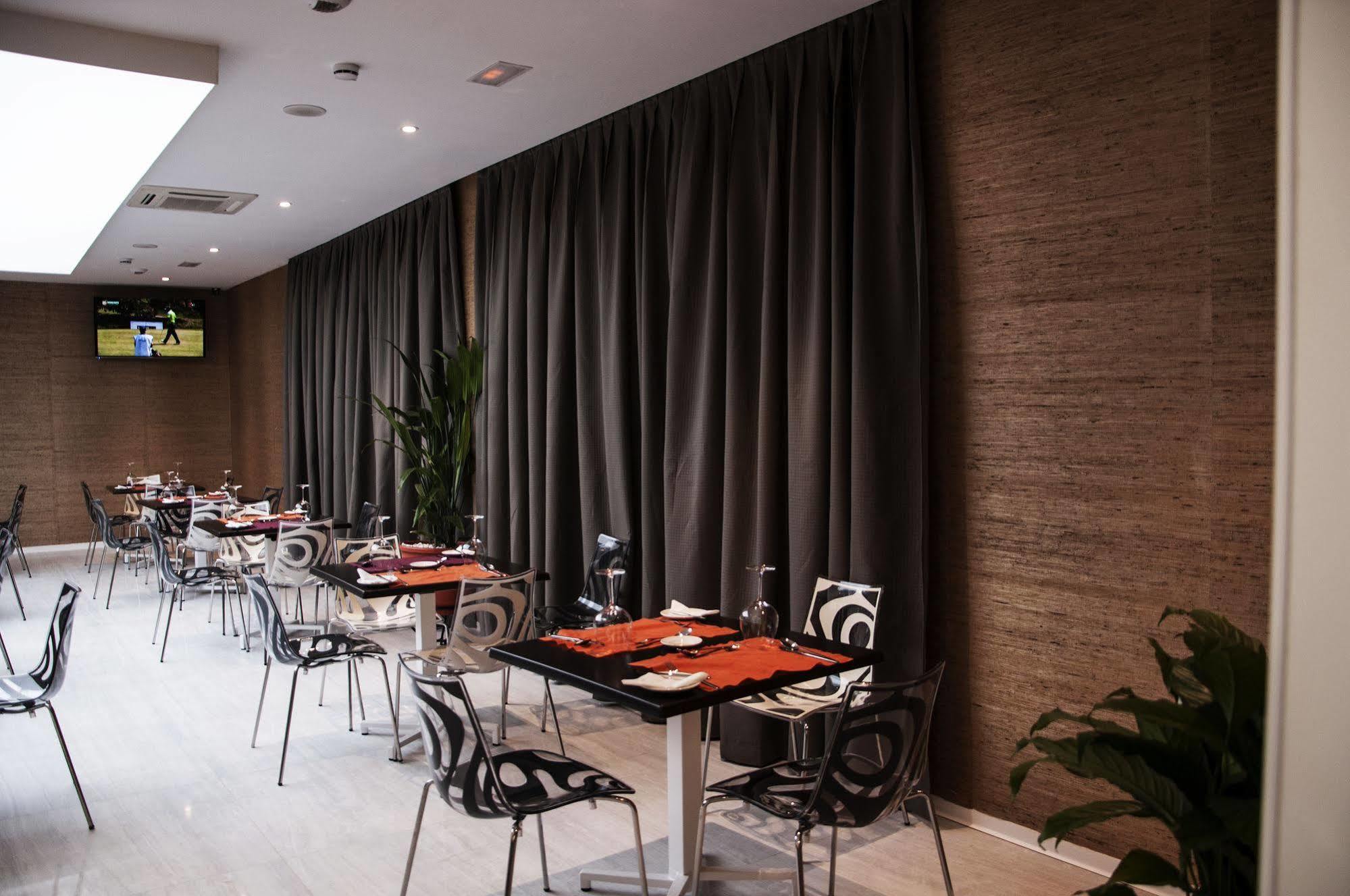 Sv Chrome Hotel Абуджа Екстериор снимка