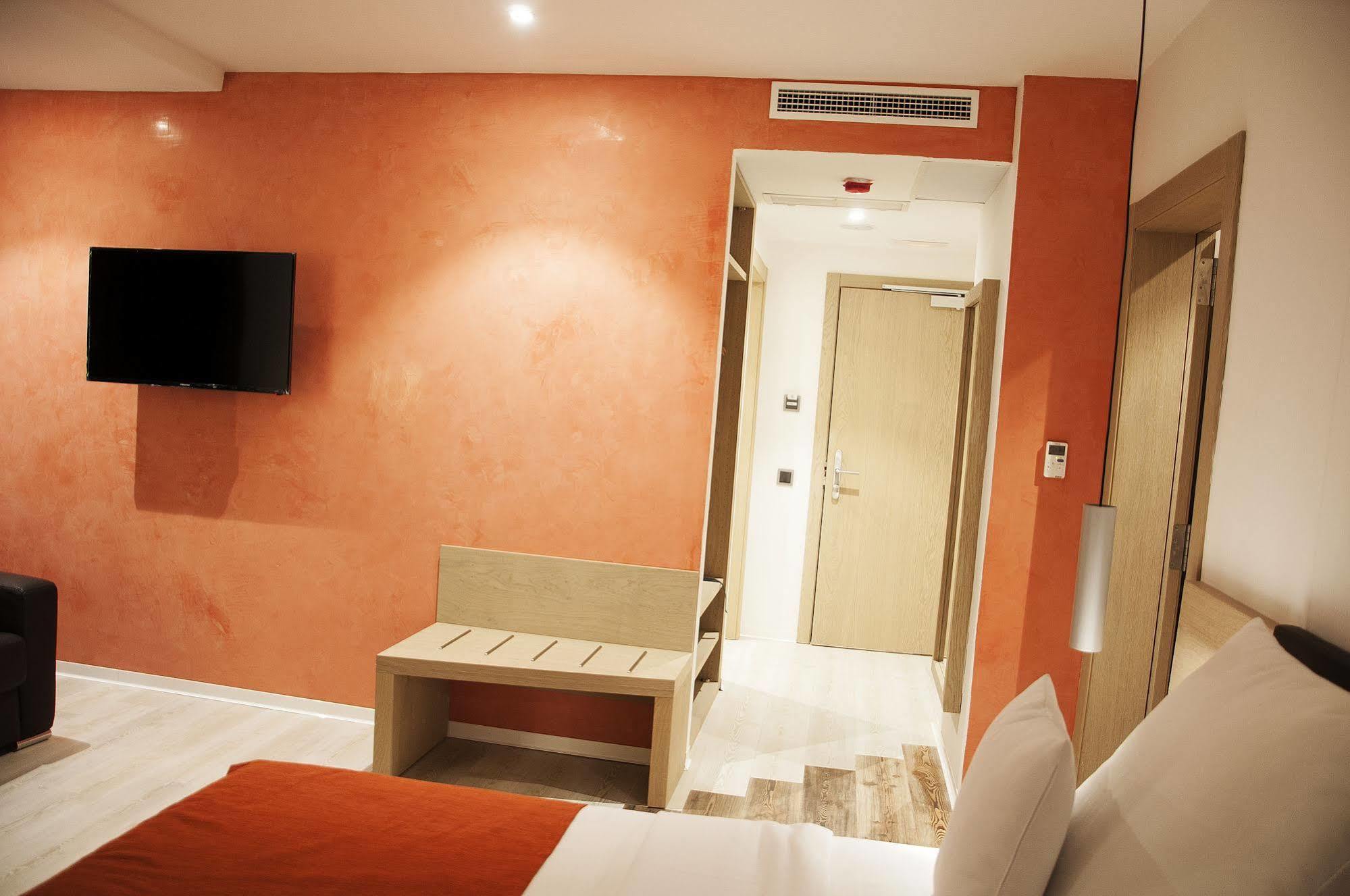 Sv Chrome Hotel Абуджа Екстериор снимка